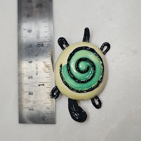 BSK Green and Cream Turtle Brooch - Picture 5 of 6